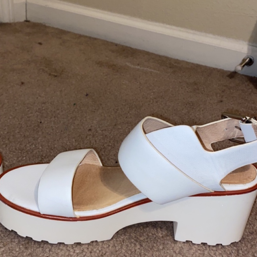 TOPSHOP PLATFORM SANDALS WHITE
